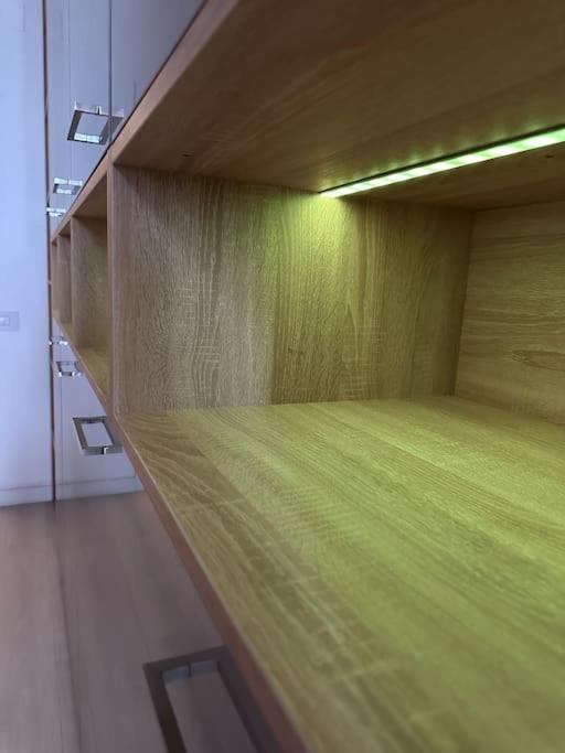 Cozy 1 Bedroom Apartment! Bucarest Exterior foto
