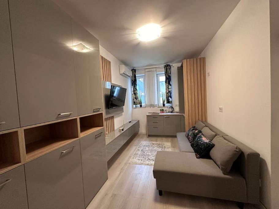 Cozy 1 Bedroom Apartment! Bucarest Exterior foto